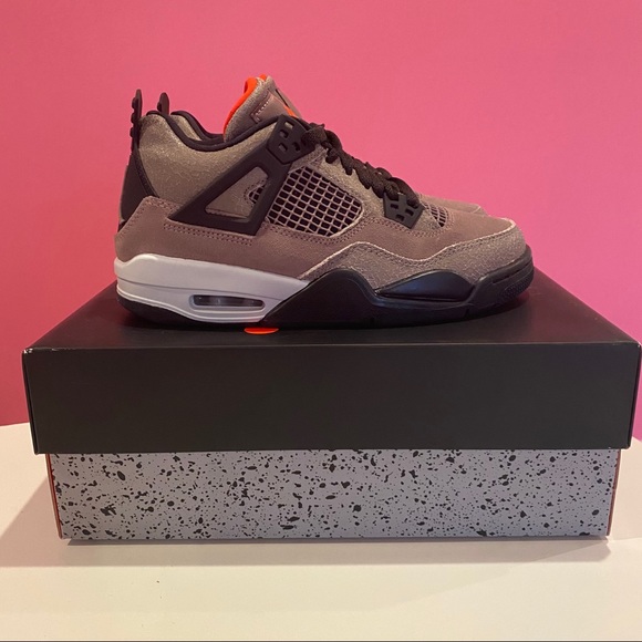 Jordan 4 Taupe Haze 🤎 - Picture 2 of 9